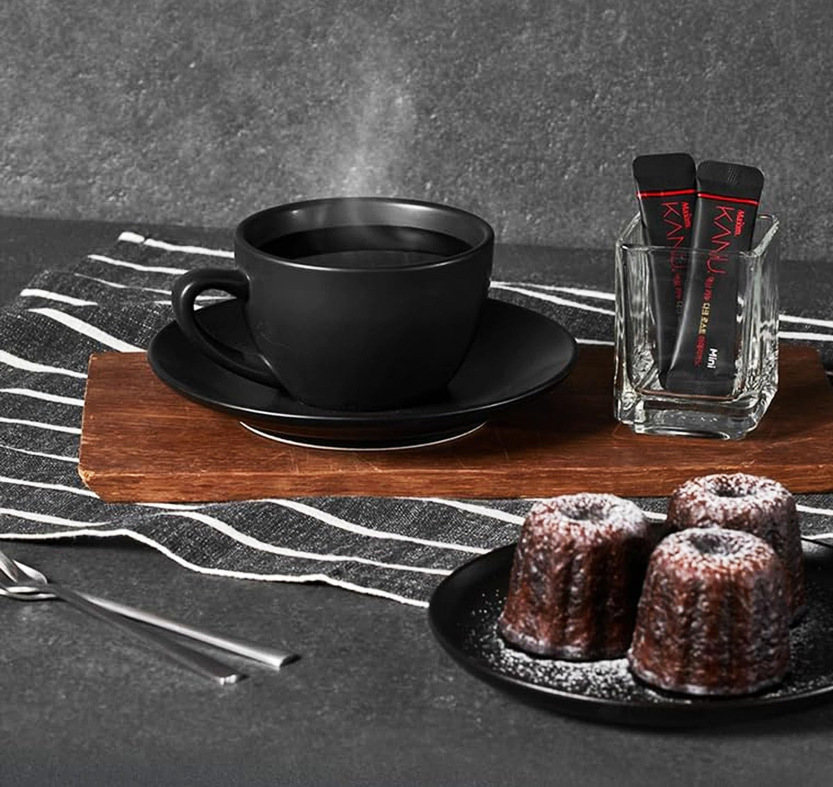 Generic Dark Roast Americano sticks 0.9g portions highlight precise, mess-free serving.