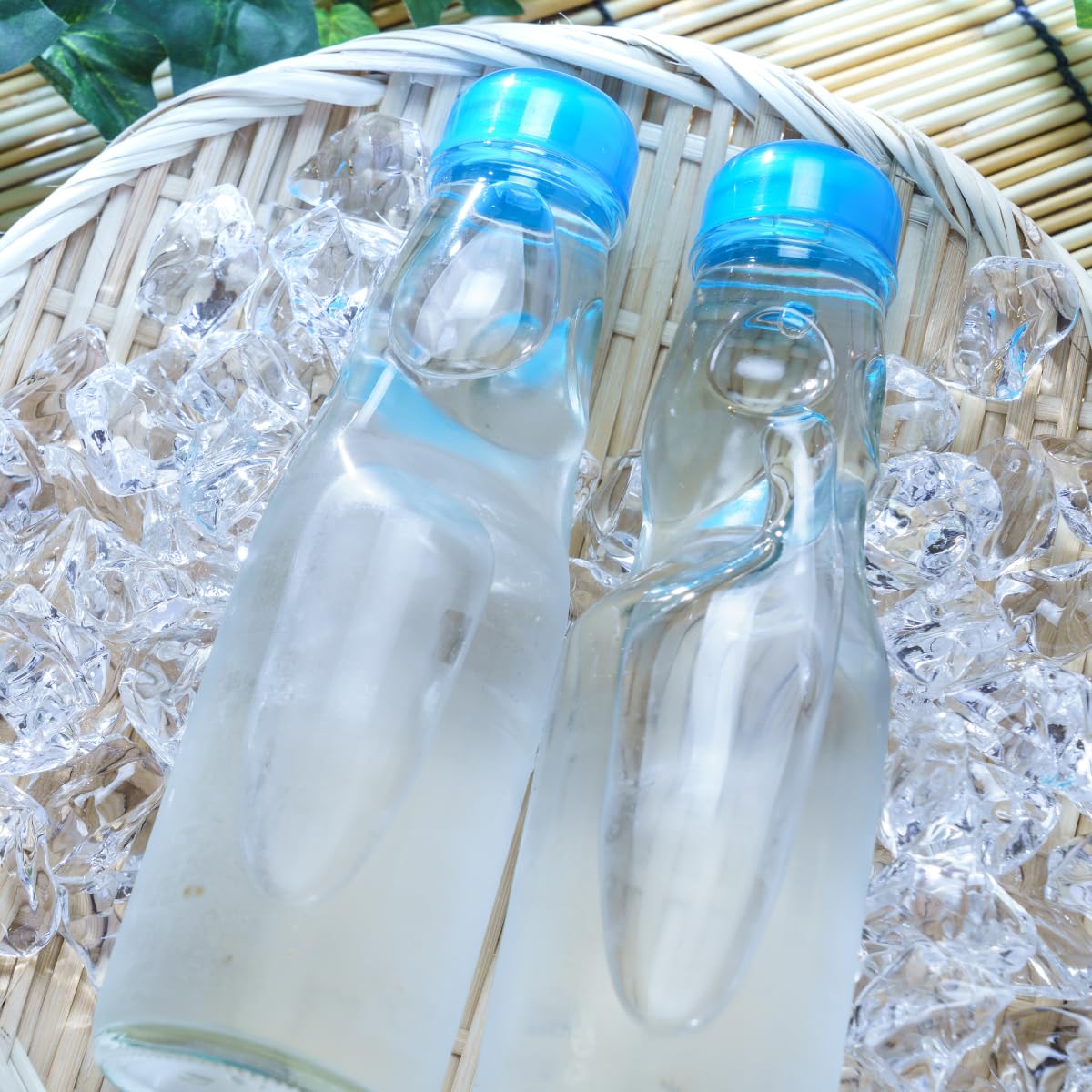 Generic Ramune strawberry label close-up highlighting flavor and imported origin.