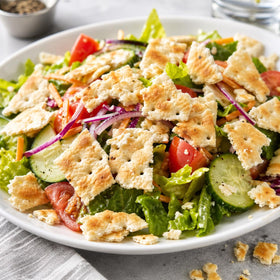 Generic Saltine Crackers are ready for food-service use with quick portioning.