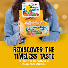 Gift-ready Gerrit's Satellite Wafers box for nostalgic treats.