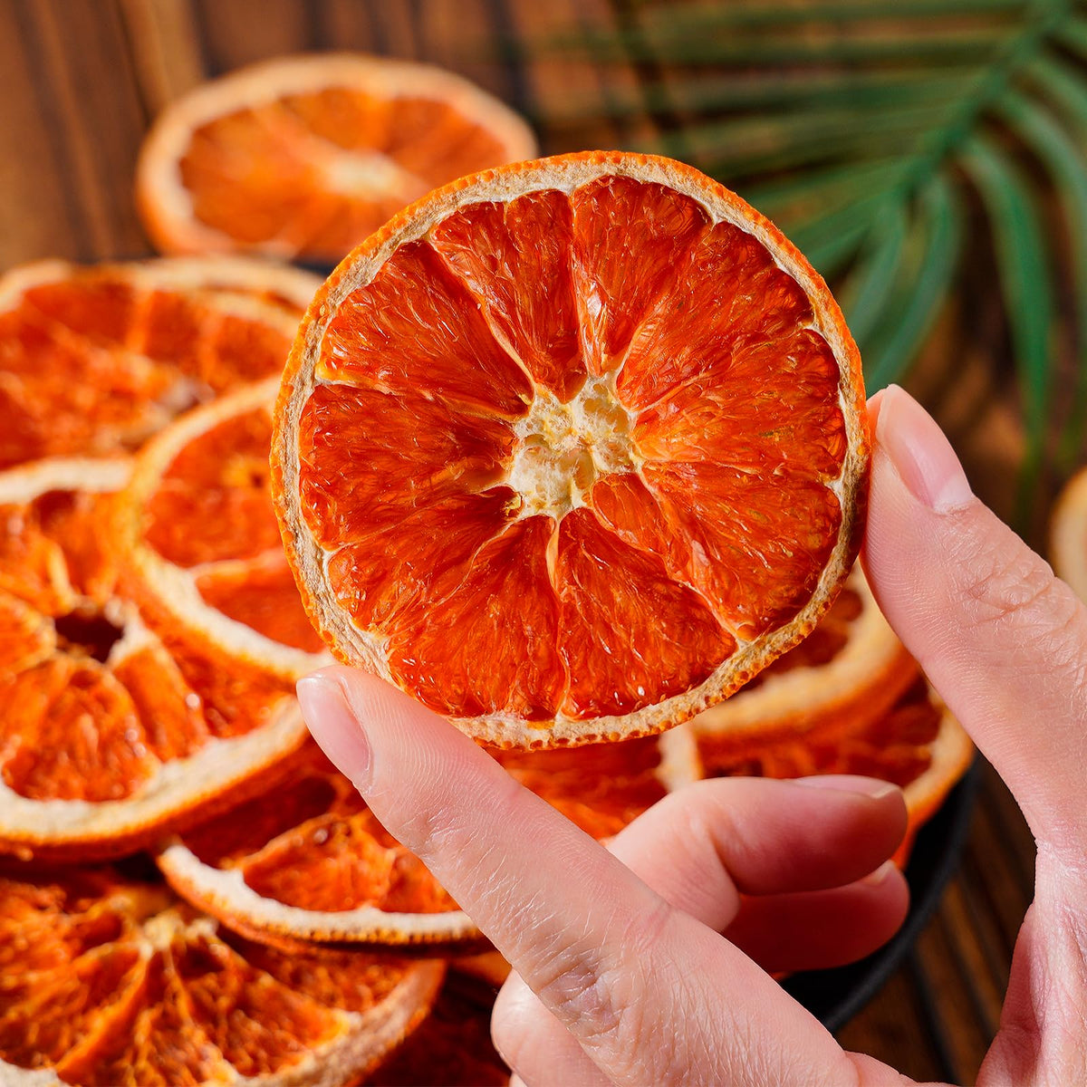 Ghldmj dried blood orange slices in tea infusion for citrus aroma
