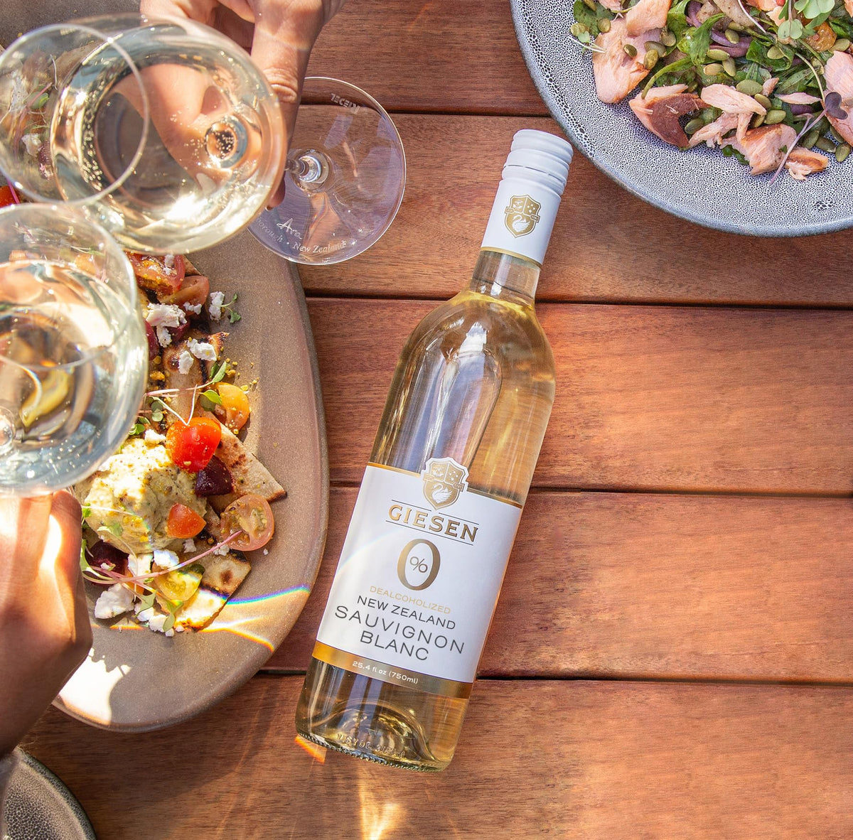 Giesen 0% Sauvignon Blanc glass pour highlights crisp finish and refreshing aroma.