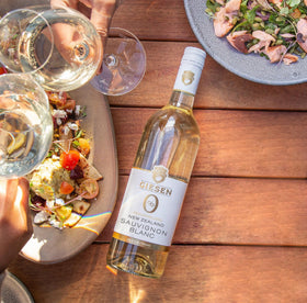 Giesen 0% Sauvignon Blanc glass pour highlights crisp finish and refreshing aroma.