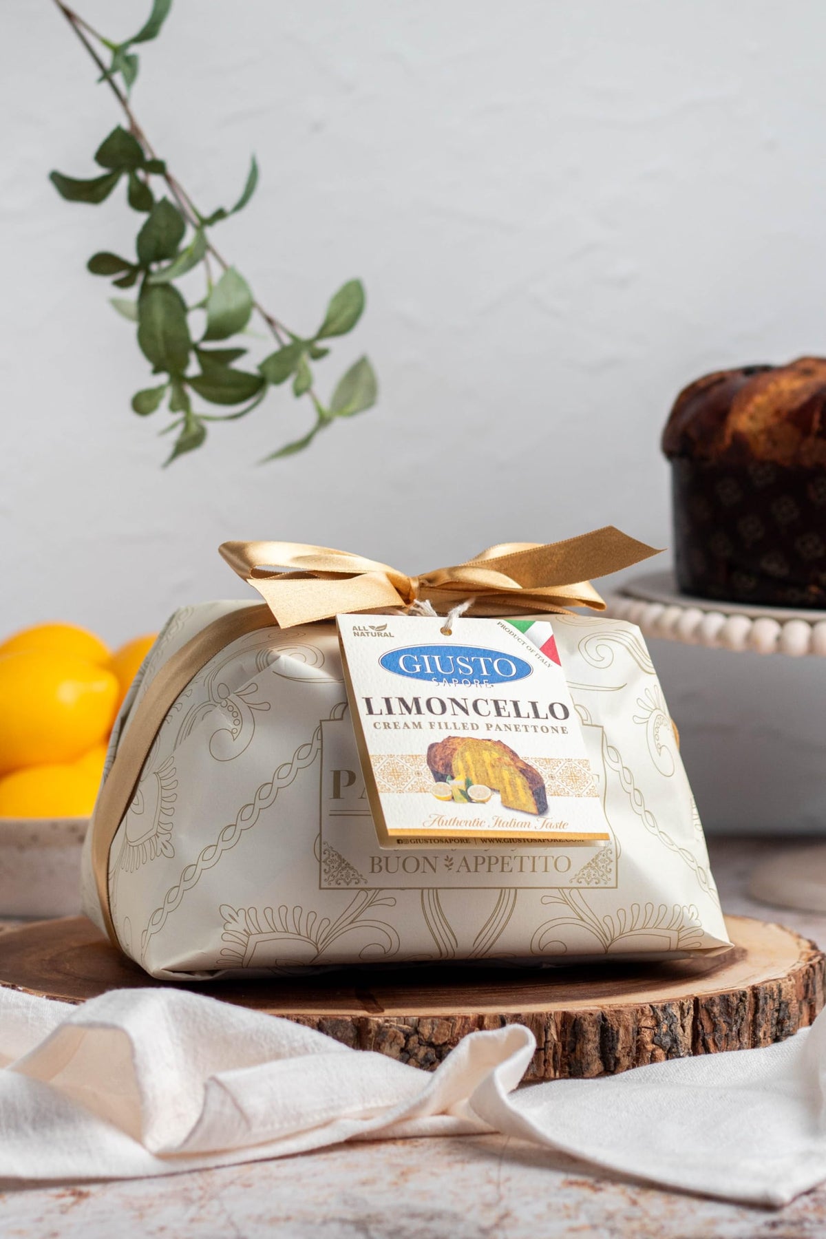 Giusto Sapore Panettone Limoncello Cream highlights premium candied orange and raisins.