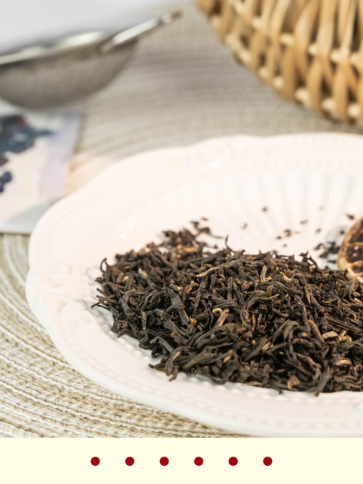 GLDNT aroma blends floral and honey hints for a fragrant cup.
