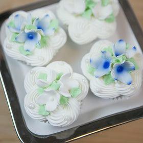 Global Sugar Art hydrangea blossoms for cupcake decorating ideas