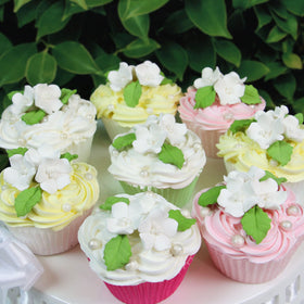 Global Sugar Art green leaves with blossoms for elegant cake decorating