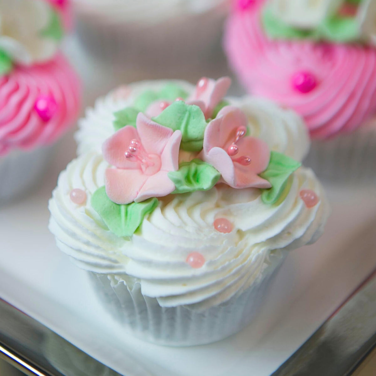 Global Sugar Art pearl-stamen blossoms with non-edible details for elegant toppers.