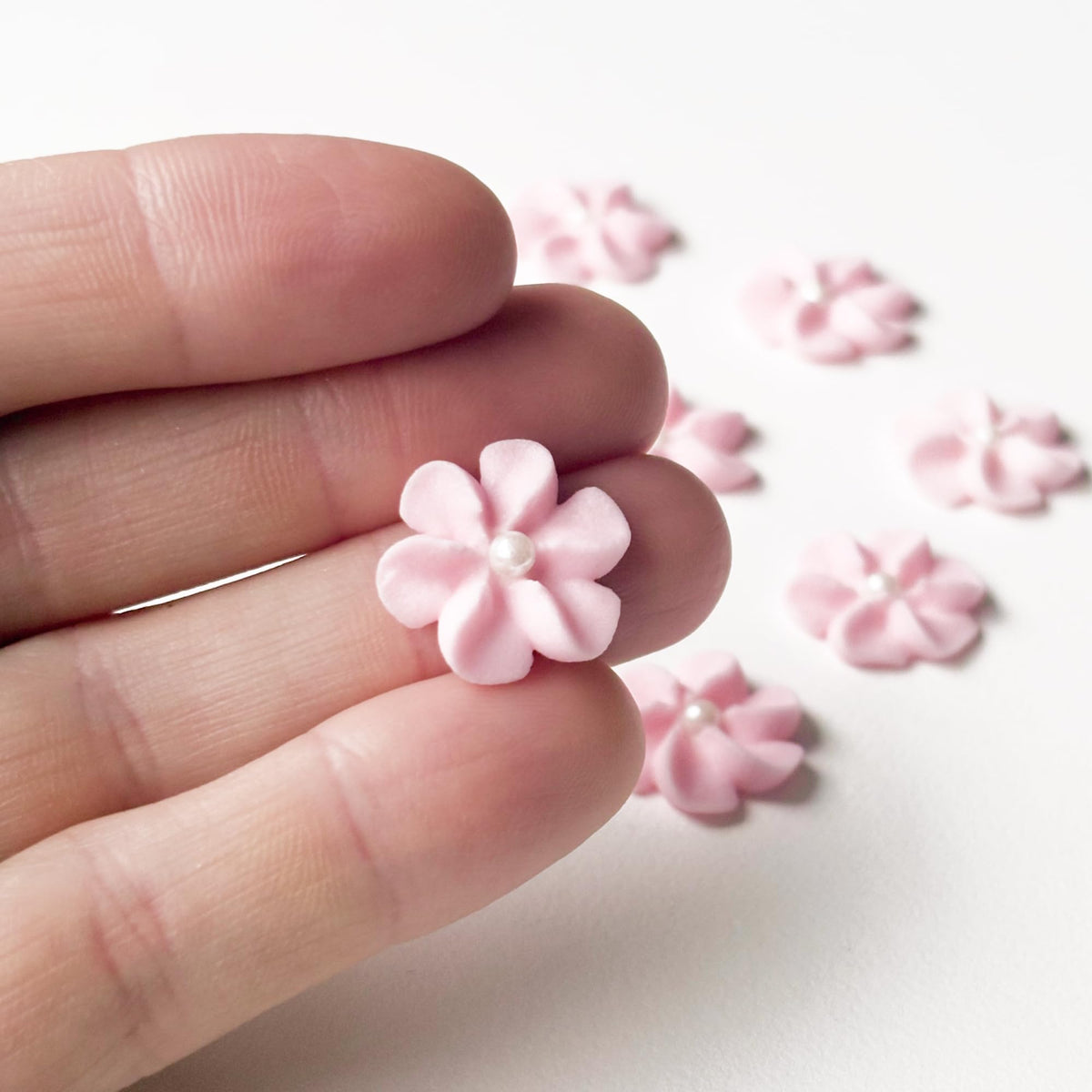 Global Sugar Art pink mini icing flowers for decorative cake toppers and cupcakes