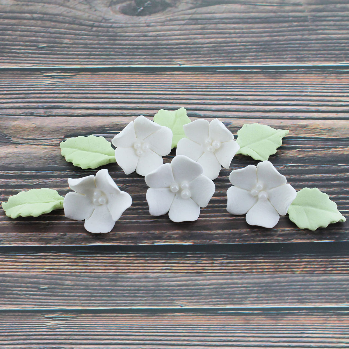 Global Sugar Art three-quarter-inch diameter bloom close-up