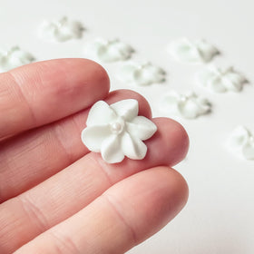 Global Sugar Art white with pearl edible flowers for elegant cake decorating.