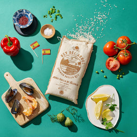 Gourmanity Paella Rice raw grain shows the short, absorbent Bahia-Senia variety.
