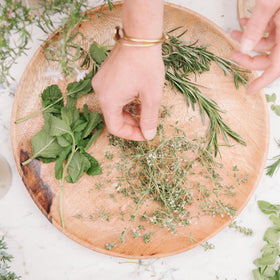 GranAroma sweet-earthy rosemary flavor adds depth to soups and sauces.