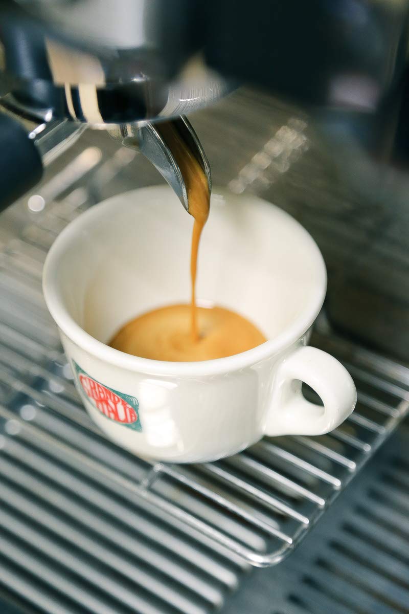 Grande Italia Traditional Italian blend label highlights timeless roasting craft at home.
