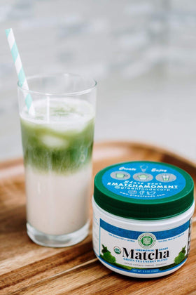 Green Foods matcha scoop with powder on spoon measuring precise servings.