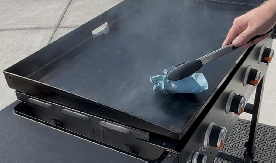 GriddleMATe high-heat cooking scene demonstrating sizzling performance on griddles
