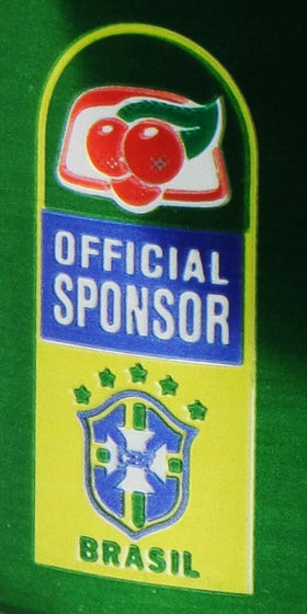 Brand logo visible on Guaraná ANTARCTICA can signaling trusted refreshment.