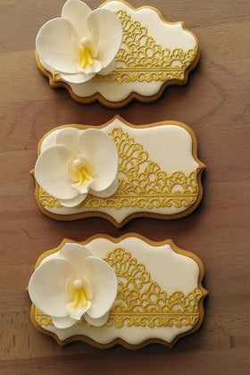 Gulunaa flat-pack lace decorations ship flat and bend into shapes