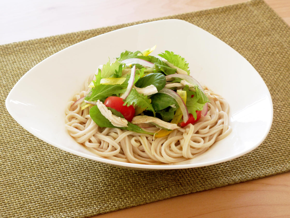 Hakubaku Gourmet Udon stir-fry plate shows versatile use.