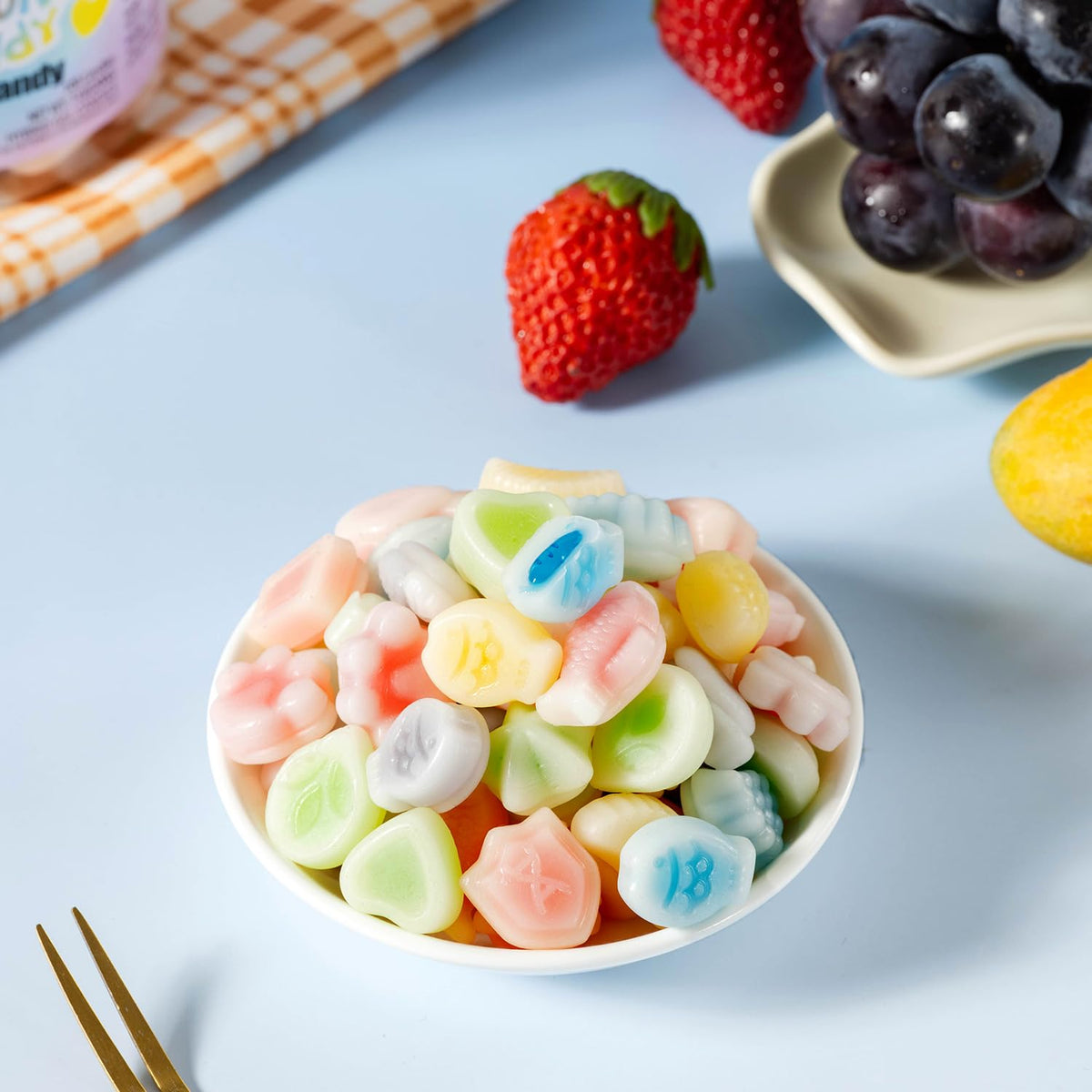Halfoma wax bottle chewable candy 25-count can for easy sharing.