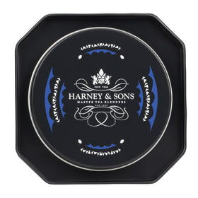 Harney & Sons Cookies & Cream tea aroma highlights dessert-like allure.