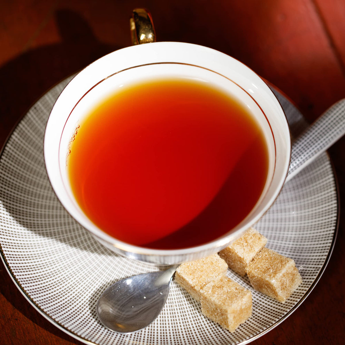 Harney & Sons English Breakfast tea leaves close-up, rich Keemun aroma for a strong cup.