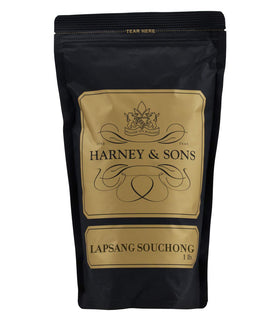 Harney & Sons Lapsang Souchong brewed aroma, rich smoky notes for distinctive tea moments.