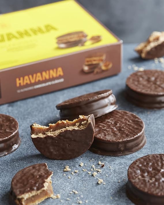 Havanna Alfajores Argentinos chocolate coating detail highlights smooth finish
