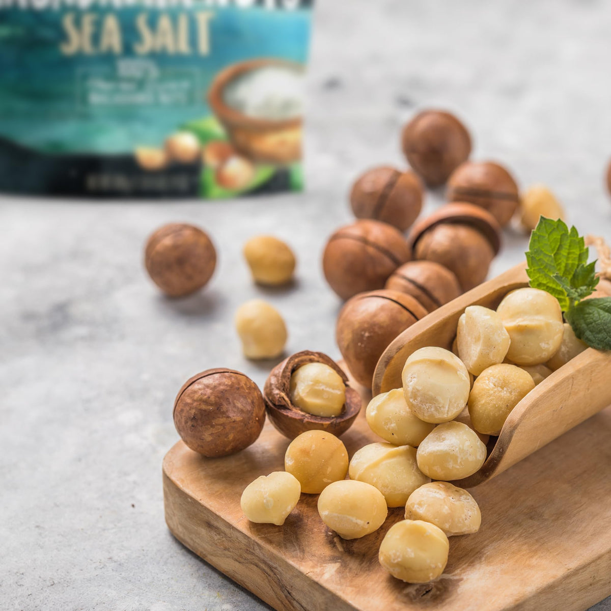 Hawaiian Macadamia Nut Company back of pack with nutrition highlights