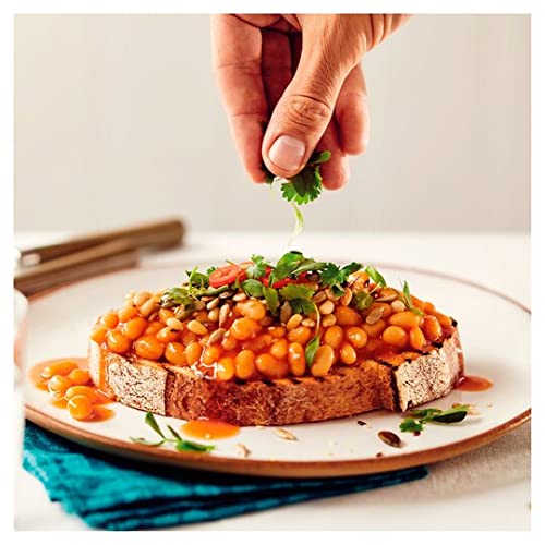 Heinz Beans Snap Pots tomato sauce close-up, rich flavor ready in minutes.