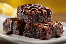HEPP’S Vanilla Bean Sea Salt atop cookies for bakery-style flavor.