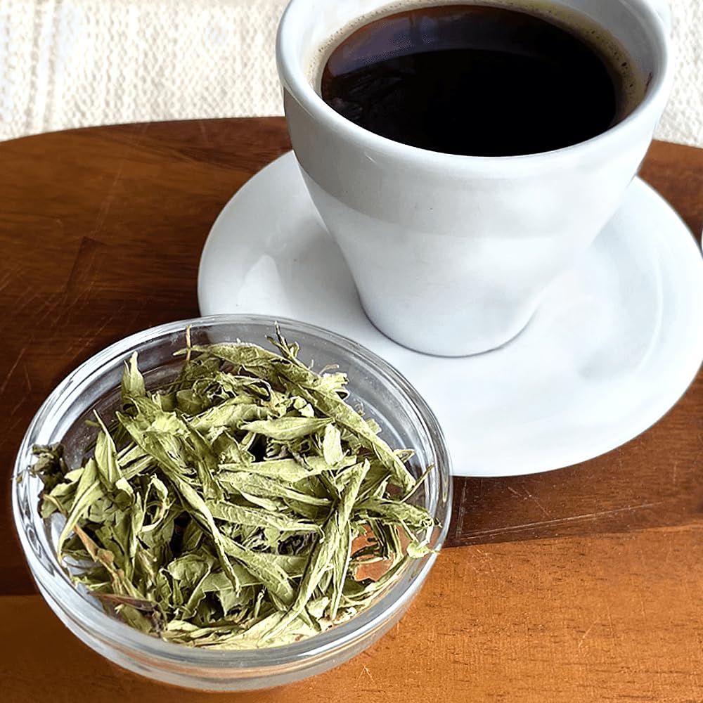 HerbaZest leaves in lemonade glass illustrate versatile, sugar-free sweetness.