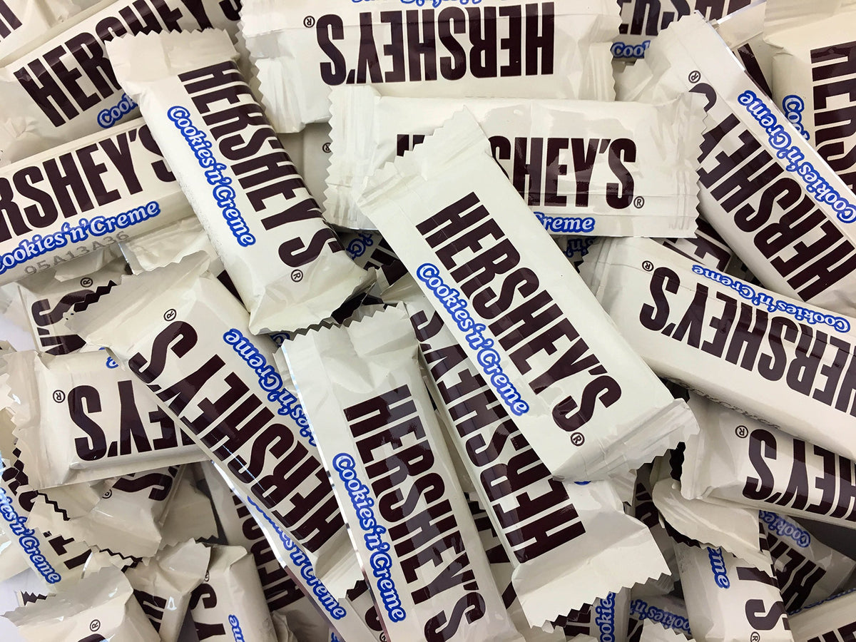 Hershey's Cookies 'n' Creme snack bars pack 2lb, convenient and shareable.