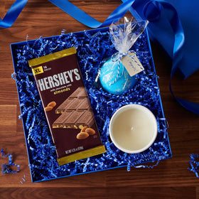Movie night scene with HERSHEY'S XL bars; effortless sharing among friends.
