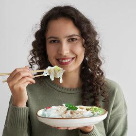 Hethstia Shirataki Noodle nutrition label shows low calories and vegan ingredients.