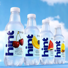 Illustration of Hint Pineapple Water splash suggesting fruity aroma.