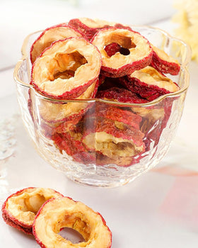 HOLFLYING Hawthorn Berry Slices close-up showing vibrant color and crisp texture.