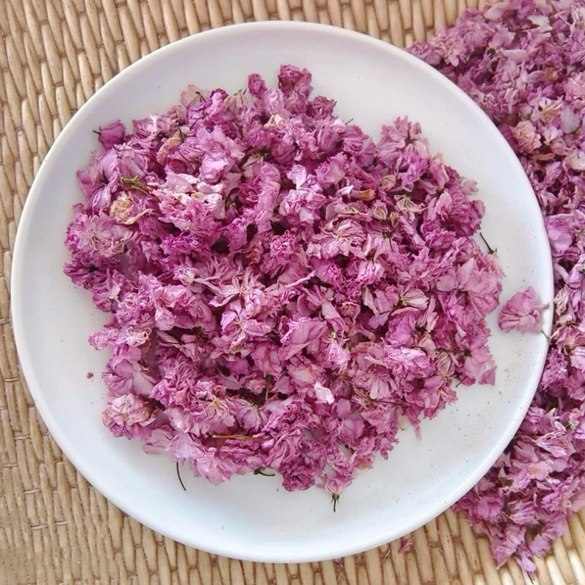 HOLFLYING sakura cocktail decoration brings floral aroma and elegant color to drinks