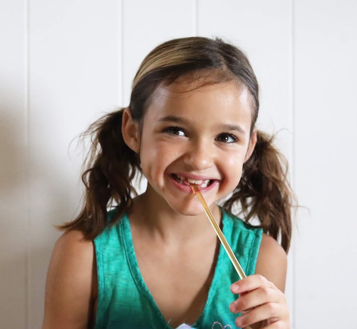 USA-sourced Honey Acres honey straw emphasizing natural sweetness and no fillers.