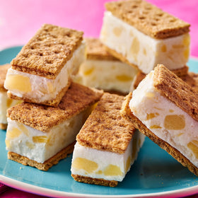 Honey Maid Cinnamon Fresh Stacks in a kids' lunchbox for tasty midday bite.