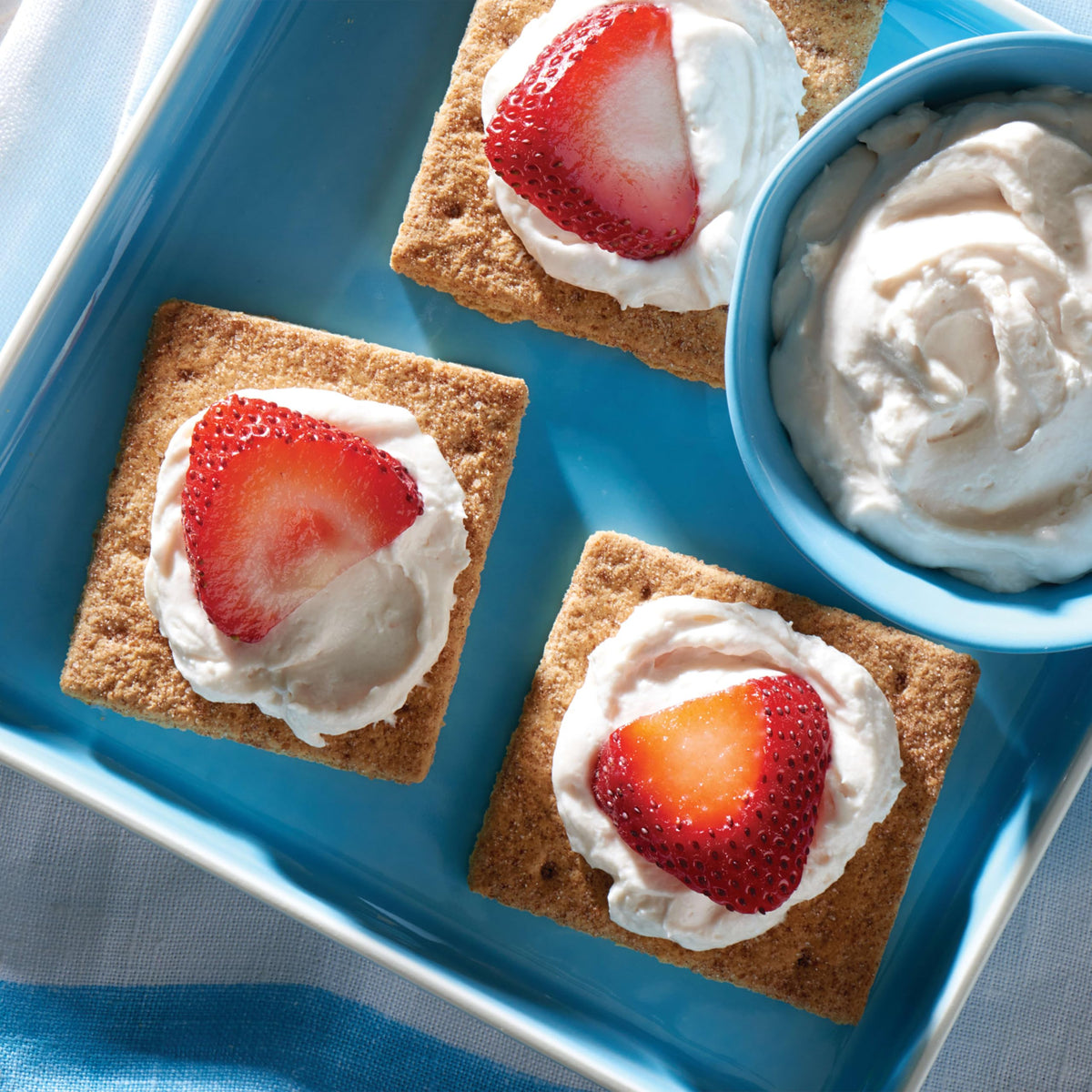 Honey Maid Cinnamon Fresh Stacks in a travel-friendly box for trips and commutes.