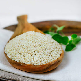 HQOExpress sesame seeds with honey for a simple snack bar topping