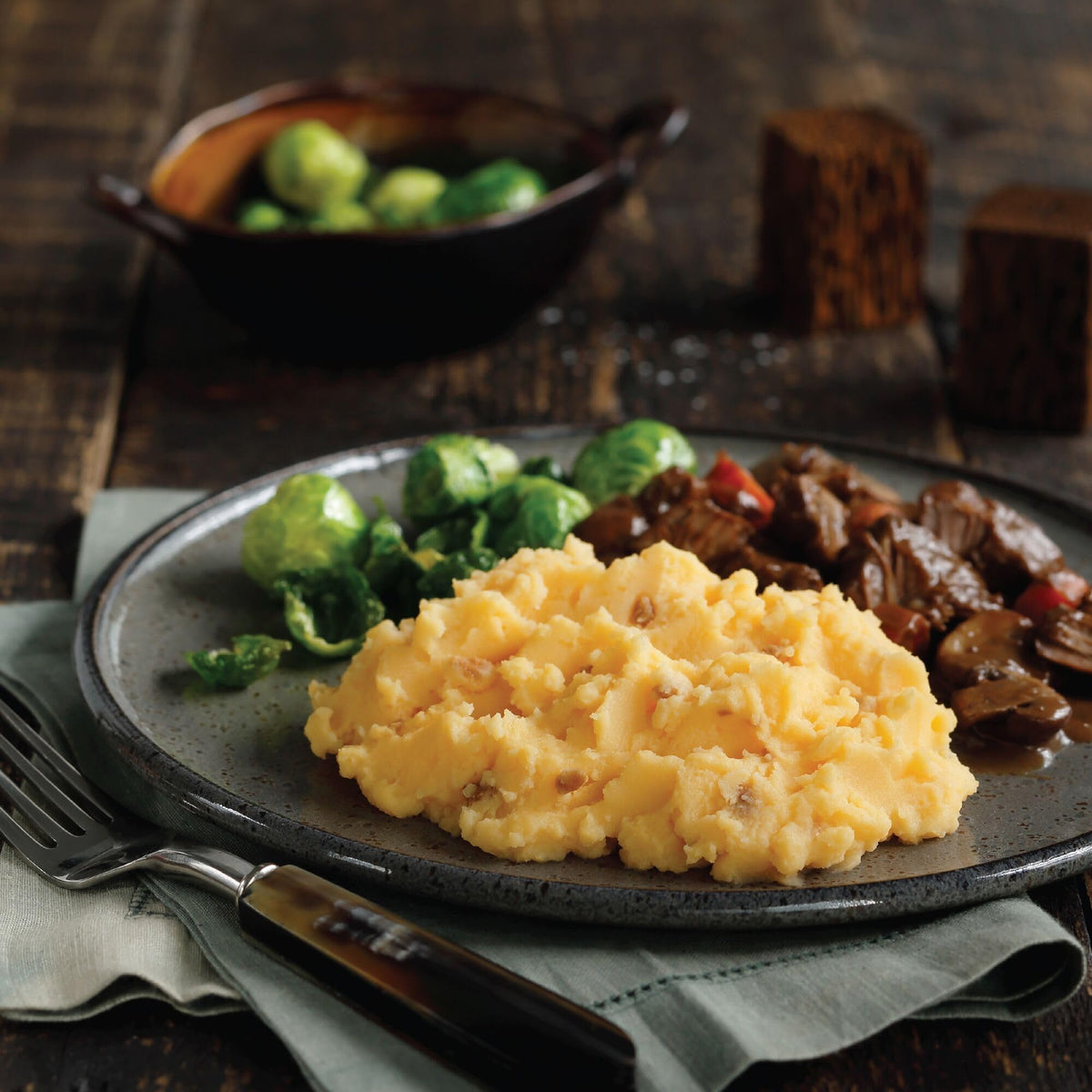 Idahoan Smoky Cheese & Bacon mashed potatoes paired with vegetables for a comforting family dinner.