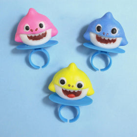 Imaginings 3 Baby Shark lollipop ring wrapped, individually sealed for clean, safe snacking.