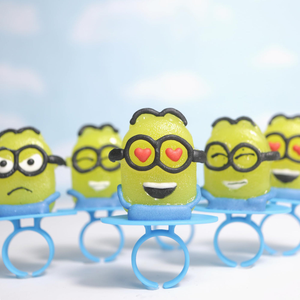 Imaginings 3 Minions individually wrapped lollipops ensure fresh, mess-free distribution.