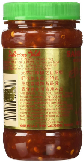Spoon lifting iMoZai Sambal Oelek reveals smooth paste and spicy aroma.