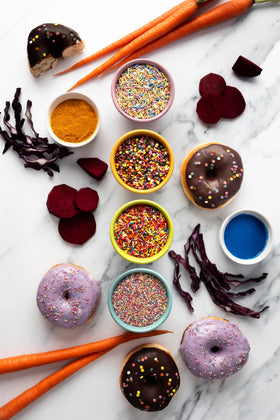 India Tree Pastel Rainbow Sprinkles on cookies show gentle color without bleeding.
