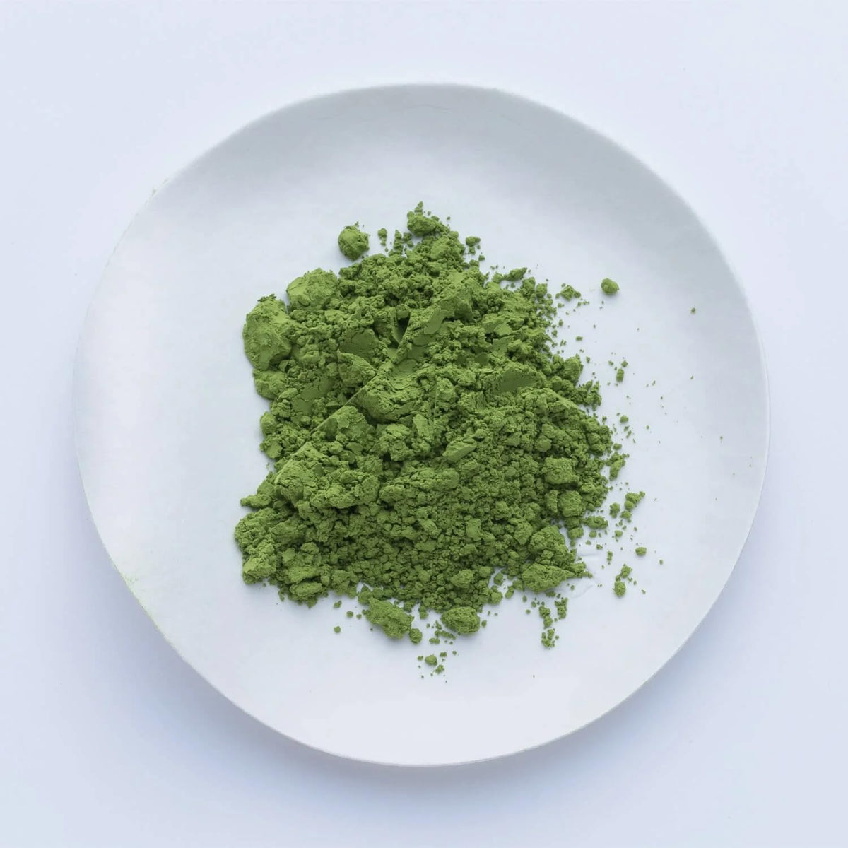 IPPODO Hatsu Matcha latte scene showcasing light, refreshing taste.