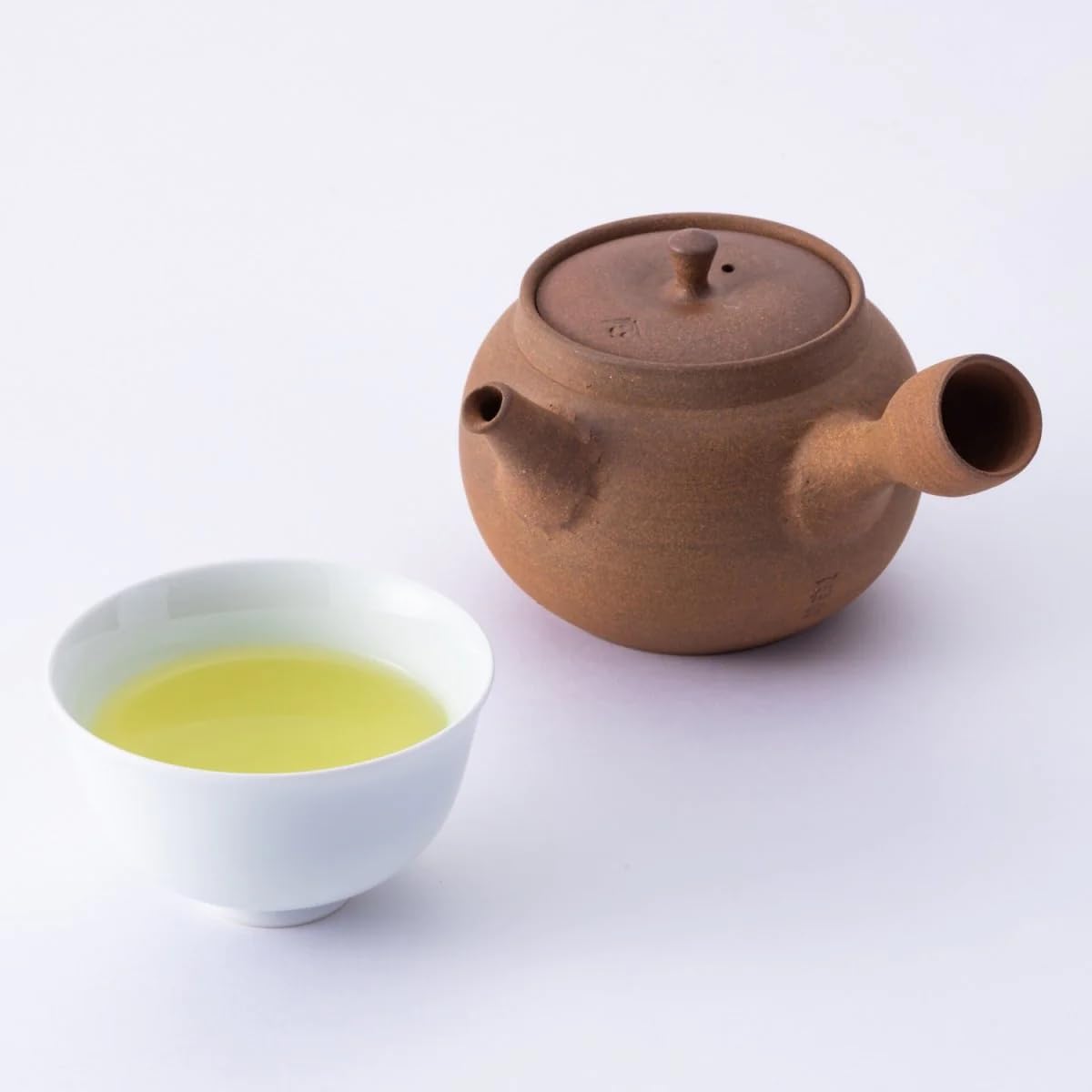 Ippodo Tea Hosen Sencha cold brew or ice-ready serving demonstration.