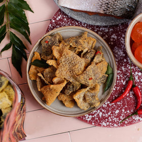 Irvins Salted Egg Salmon Skin Chips ingredients view highlights real salmon skin and curry leaves.